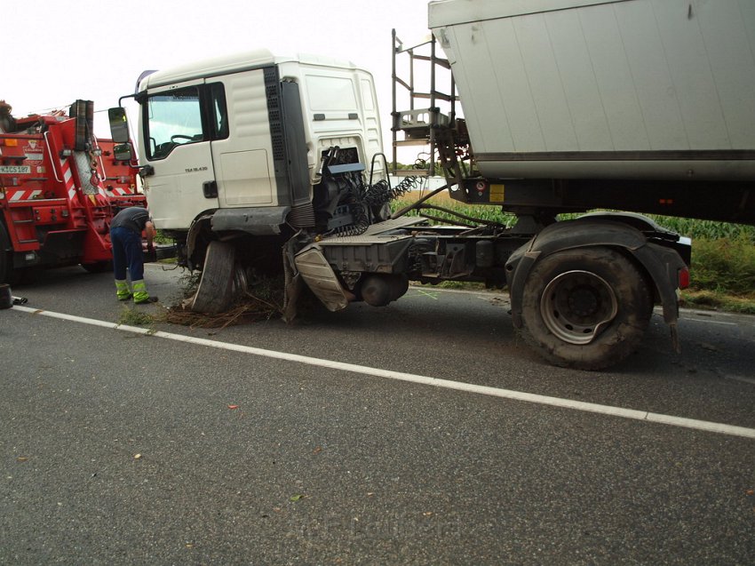 Schwerer VU Koeln Immendorf Kerkraderstr P486.JPG